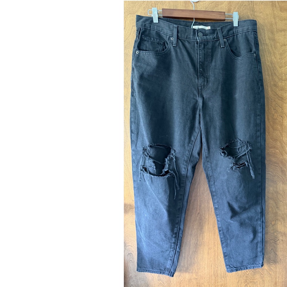Levi's sz 32 Black High Waisted Distressed Mom Jean Streetwear Casual Everyday - Picture 2 of 8